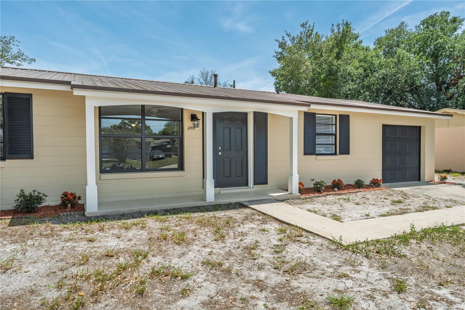 Single Family Residence in DELTONA, FL - Daniel Dourado