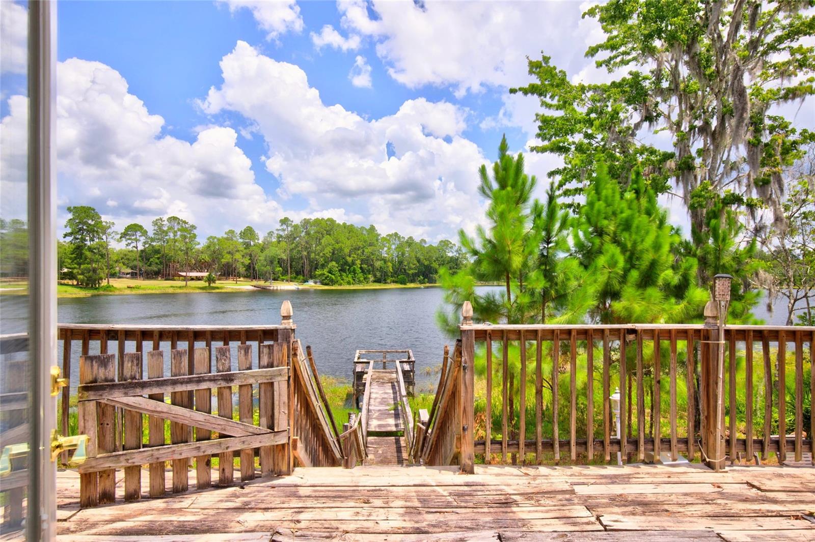 Single Family Residence in SILVER SPRINGS, FL - Daniel Dourado