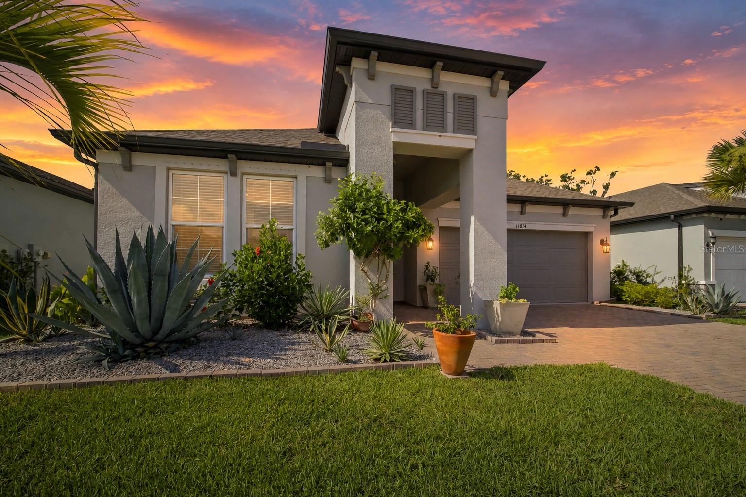 Single Family Residence in BRADENTON, FL - Daniel Dourado