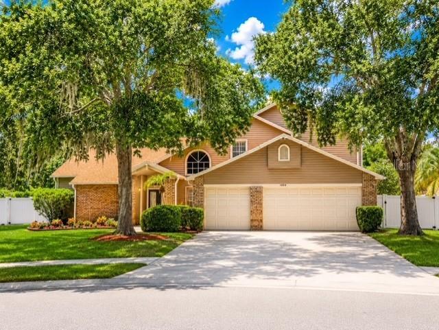 Single Family Residence in OVIEDO, FL - Daniel Dourado