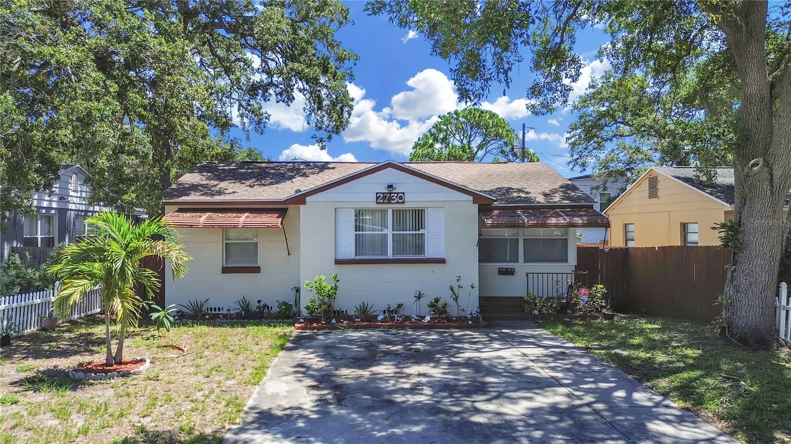 Single Family Residence in ST PETERSBURG, FL - Daniel Dourado