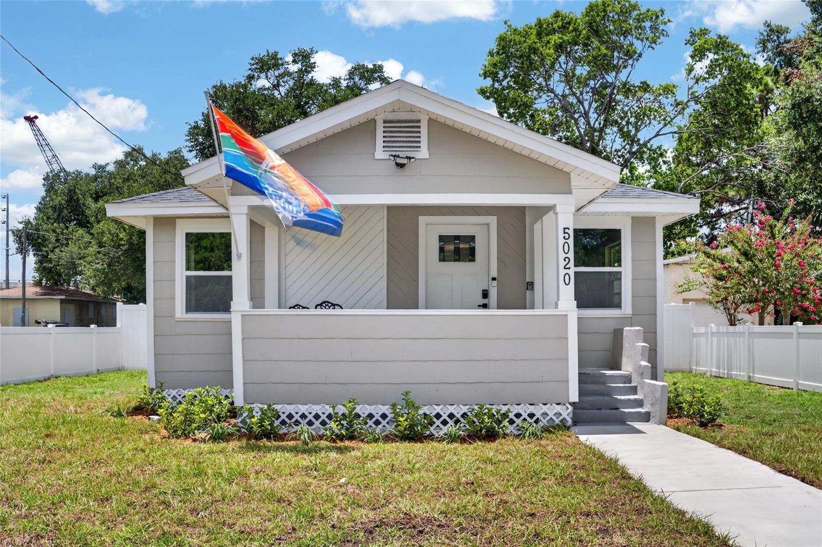 Single Family Residence in ST PETERSBURG, FL - Daniel Dourado