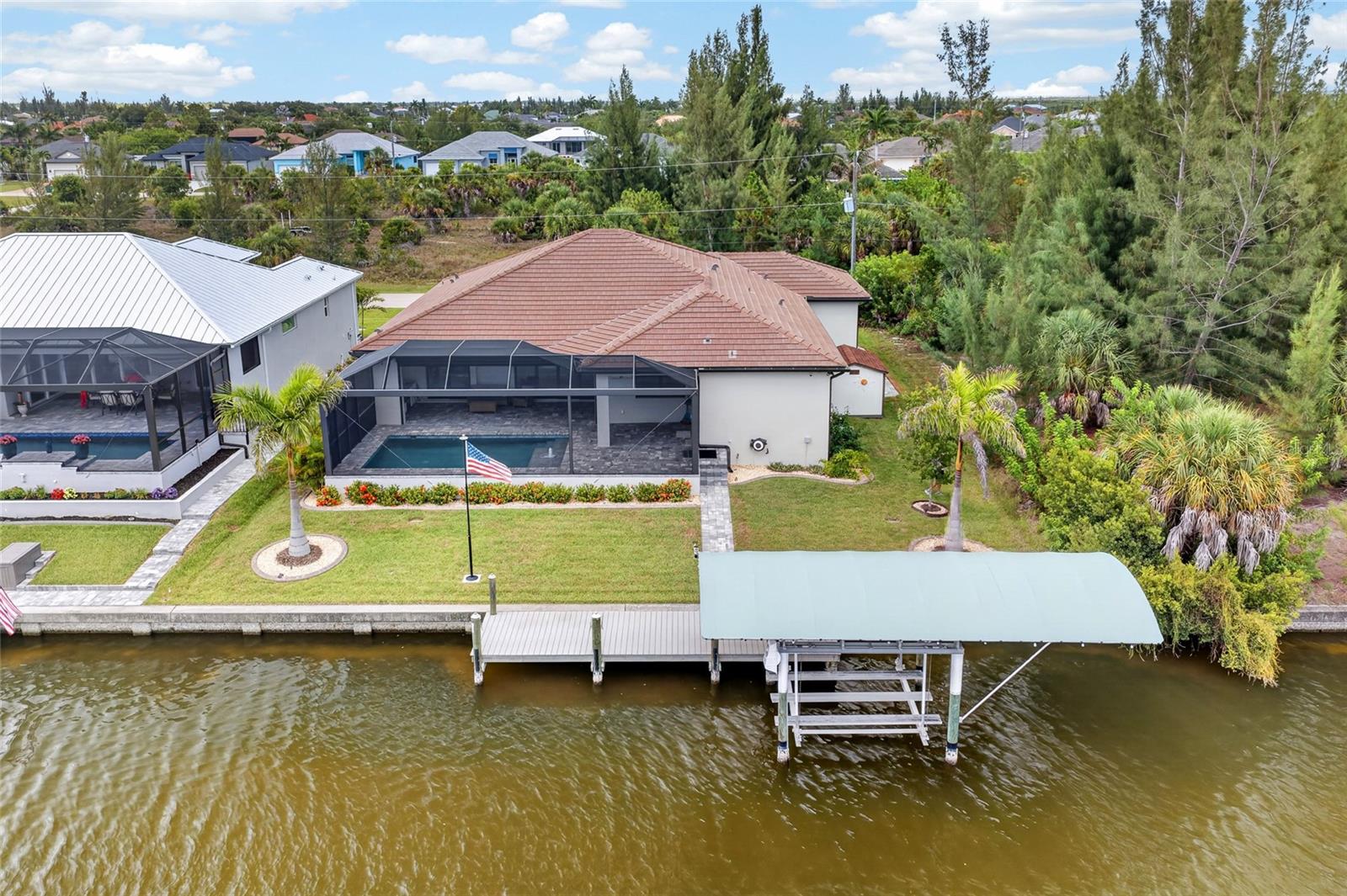 Single Family Residence em PORT CHARLOTTE, FL - Daniel Dourado