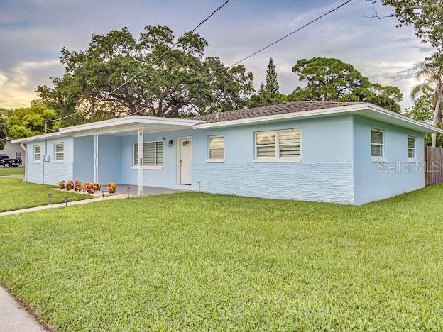 Single Family Residence in ST PETERSBURG, FL - Daniel Dourado