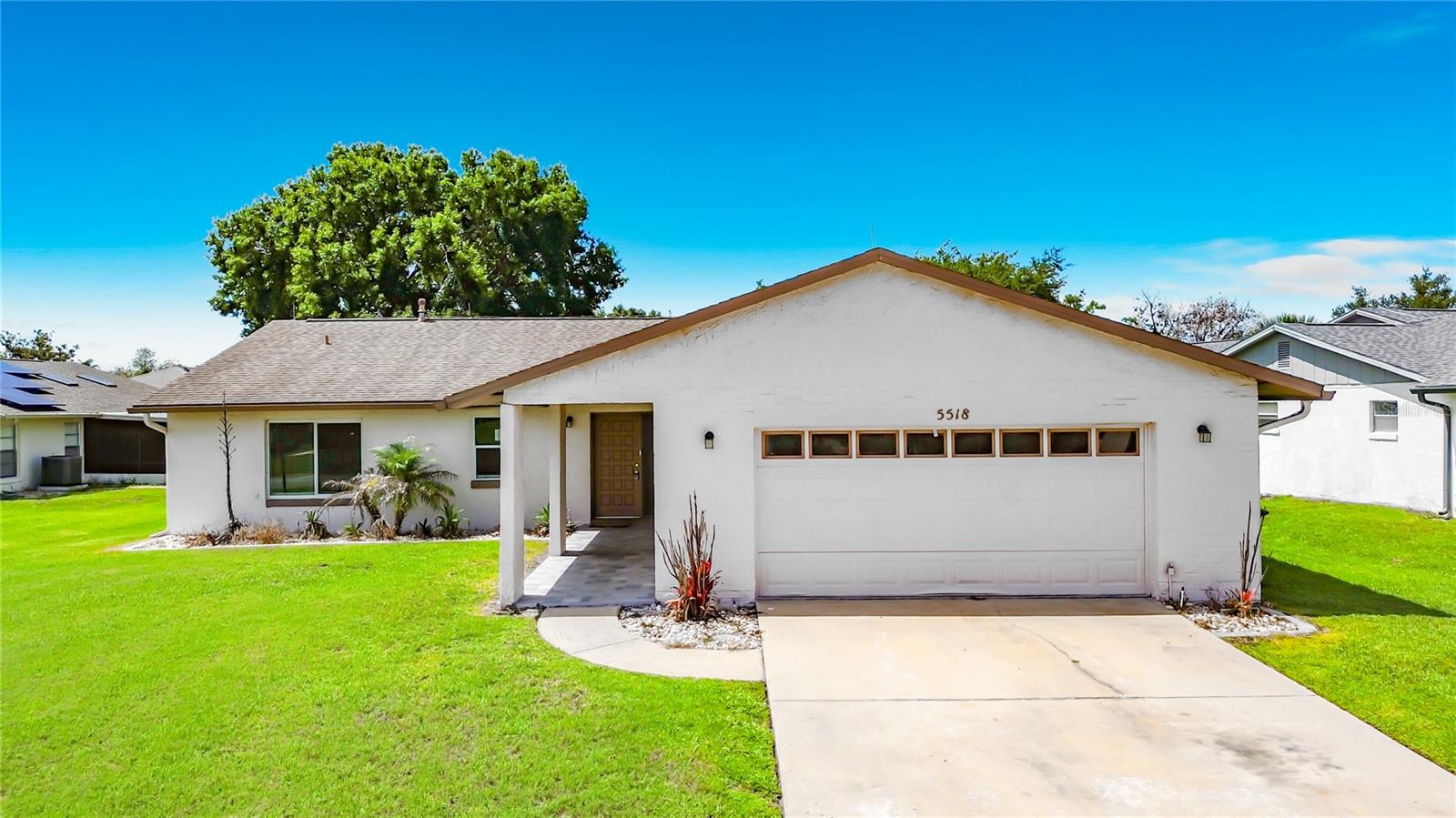 Single Family Residence in ORLANDO, FL - Daniel Dourado