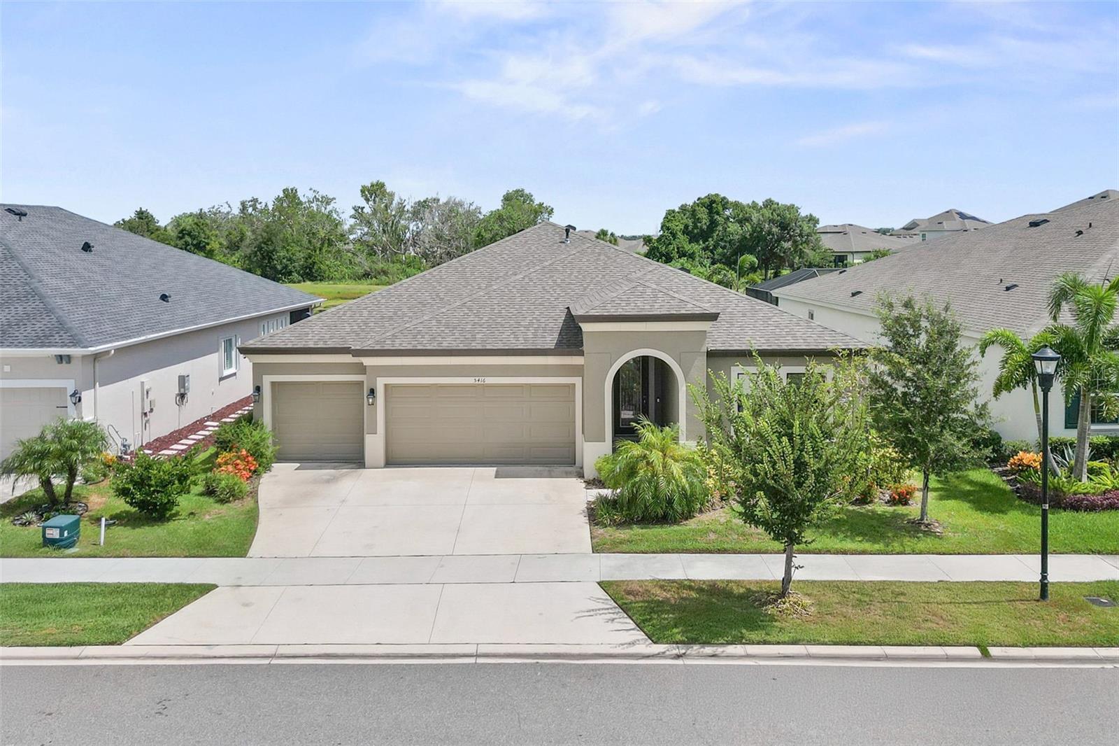 Single Family Residence in APOLLO BEACH, FL - Daniel Dourado
