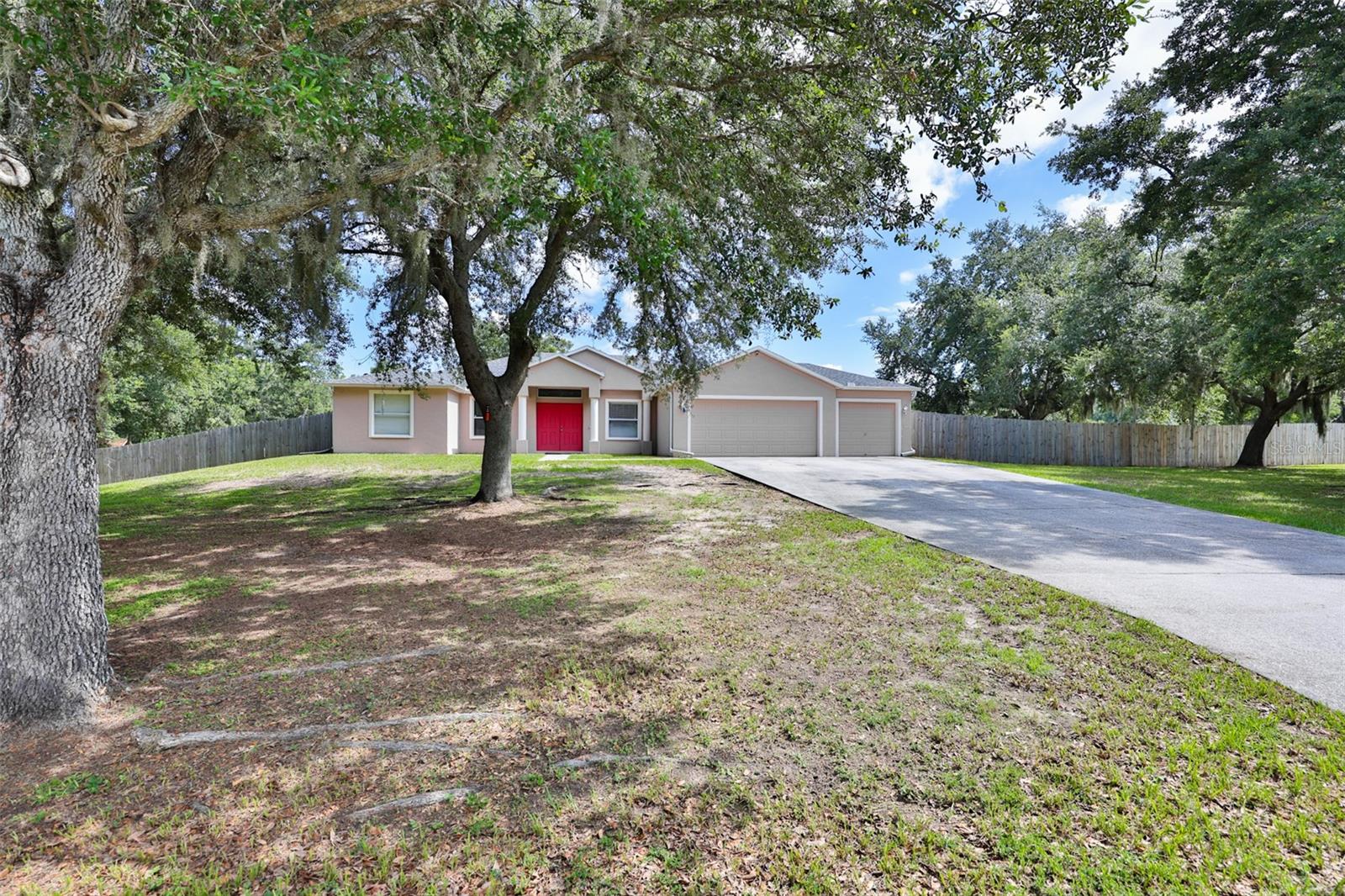Single Family Residence in SEFFNER, FL - Daniel Dourado