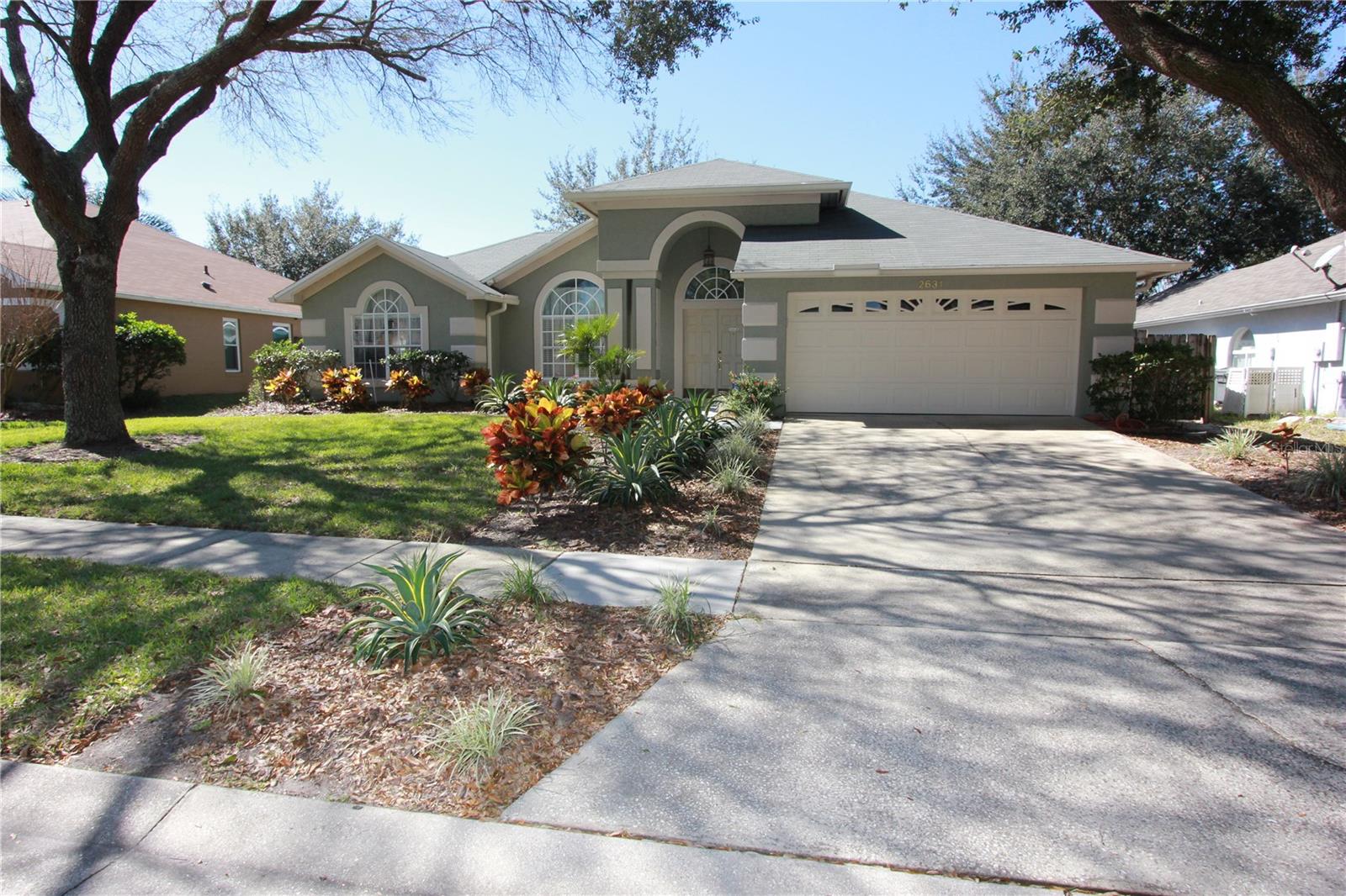 Single Family Residence in OVIEDO, FL - Daniel Dourado