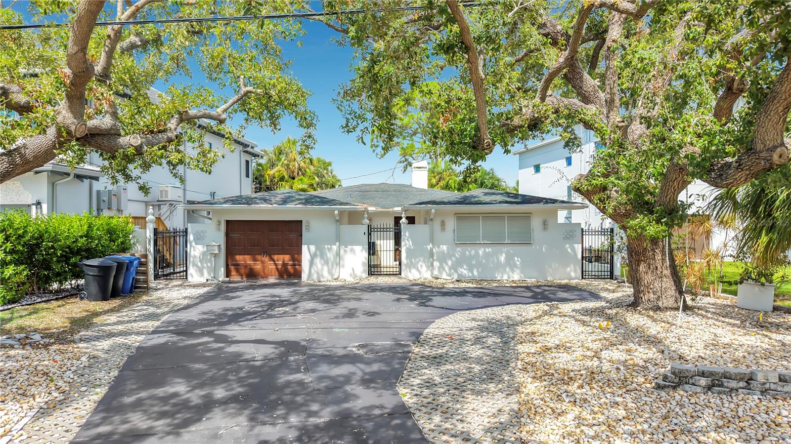 Single Family Residence in ST PETERSBURG, FL - Daniel Dourado