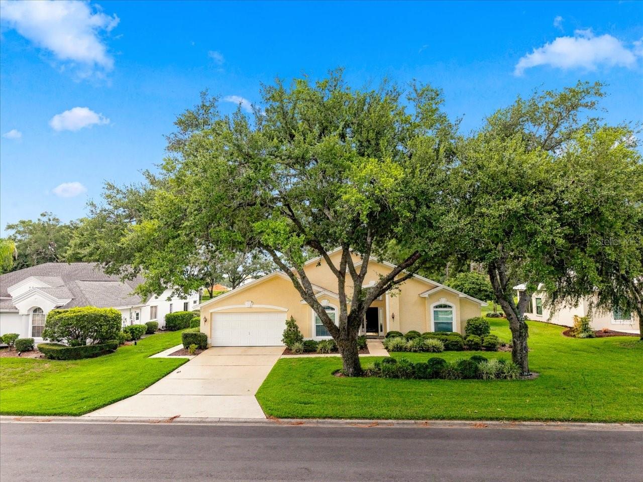 Single Family Residence em WEEKI WACHEE, FL - Daniel Dourado