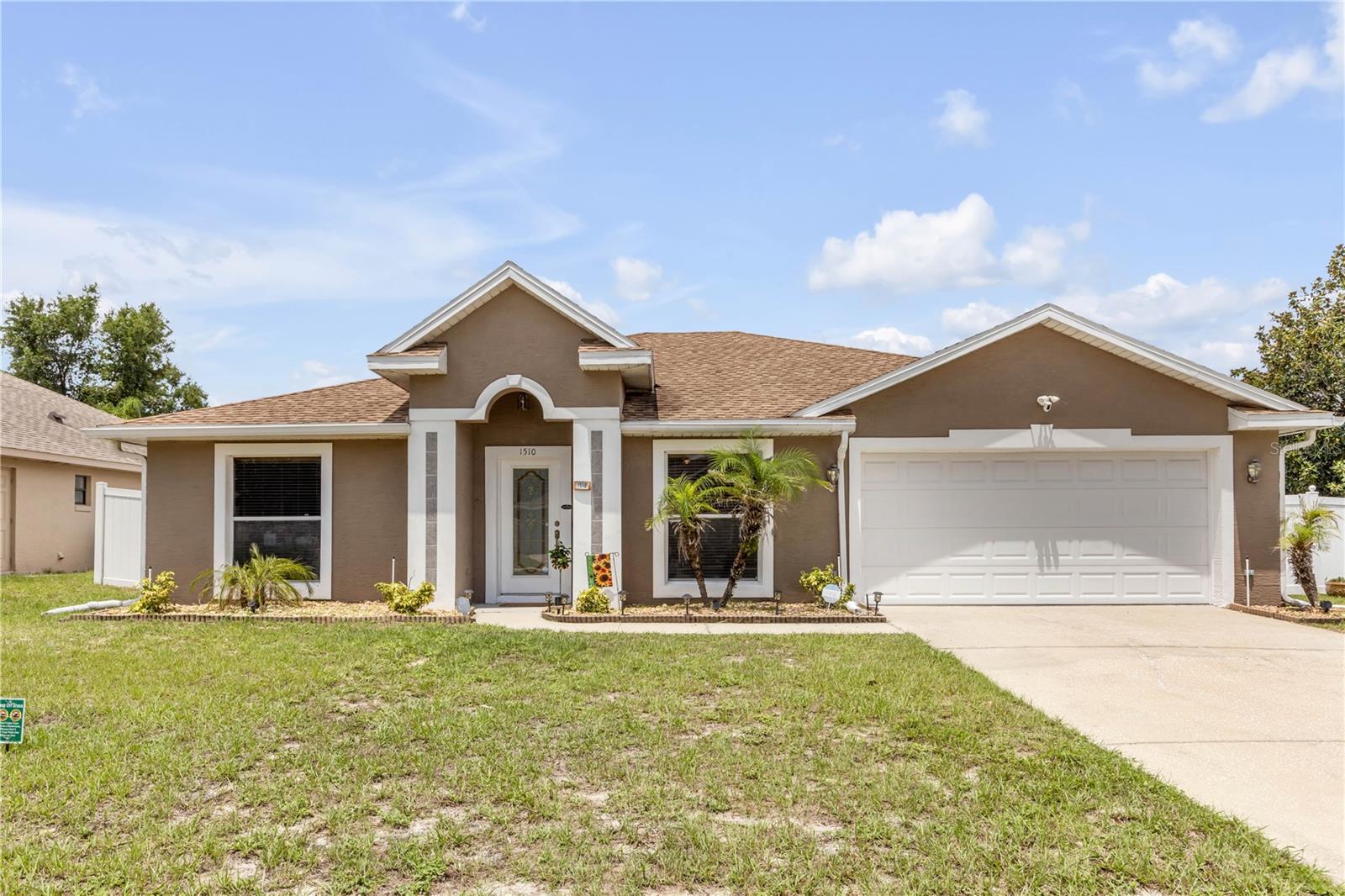 Single Family Residence in DELTONA, FL - Daniel Dourado