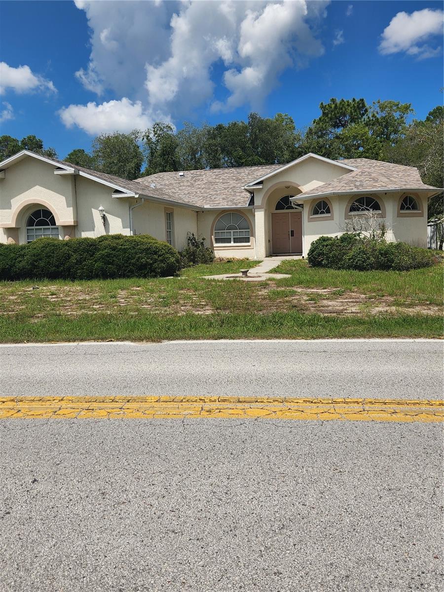Single Family Residence em WEEKI WACHEE, FL - Daniel Dourado