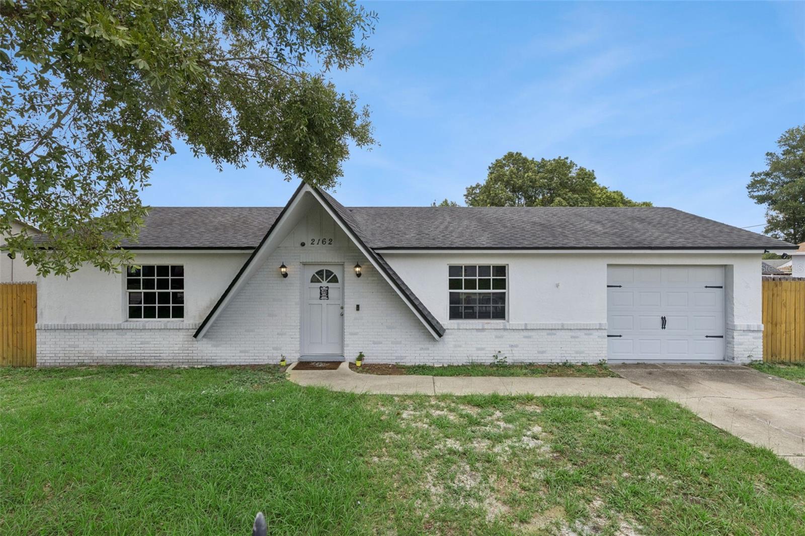 Single Family Residence in DELTONA, FL - Daniel Dourado