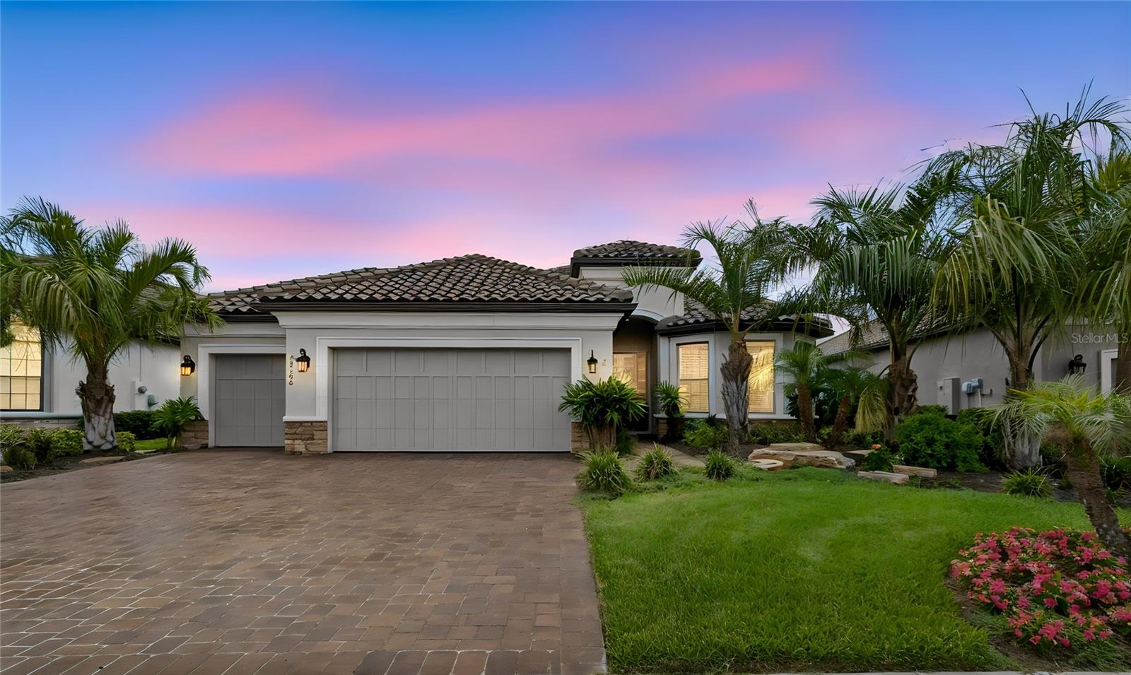 Single Family Residence in WESLEY CHAPEL, FL - Daniel Dourado