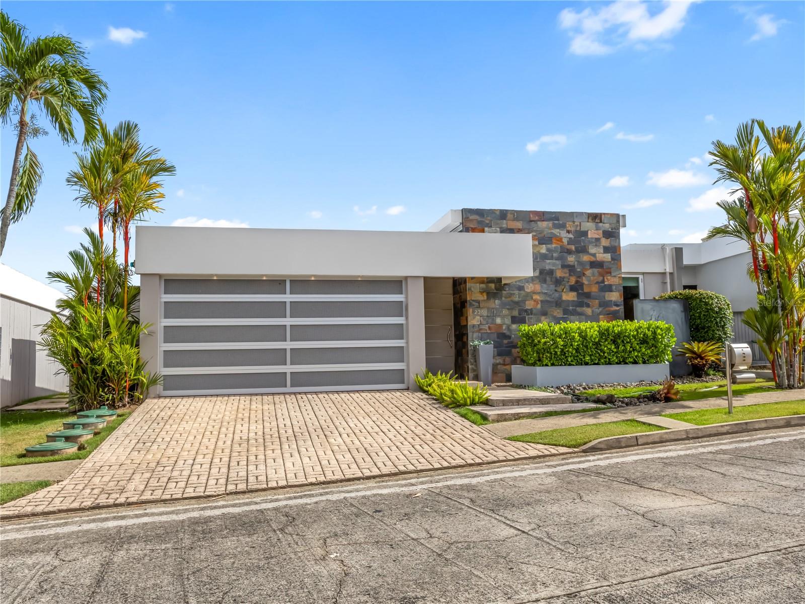 Single Family Residence in GUAYNABO, PR - Daniel Dourado
