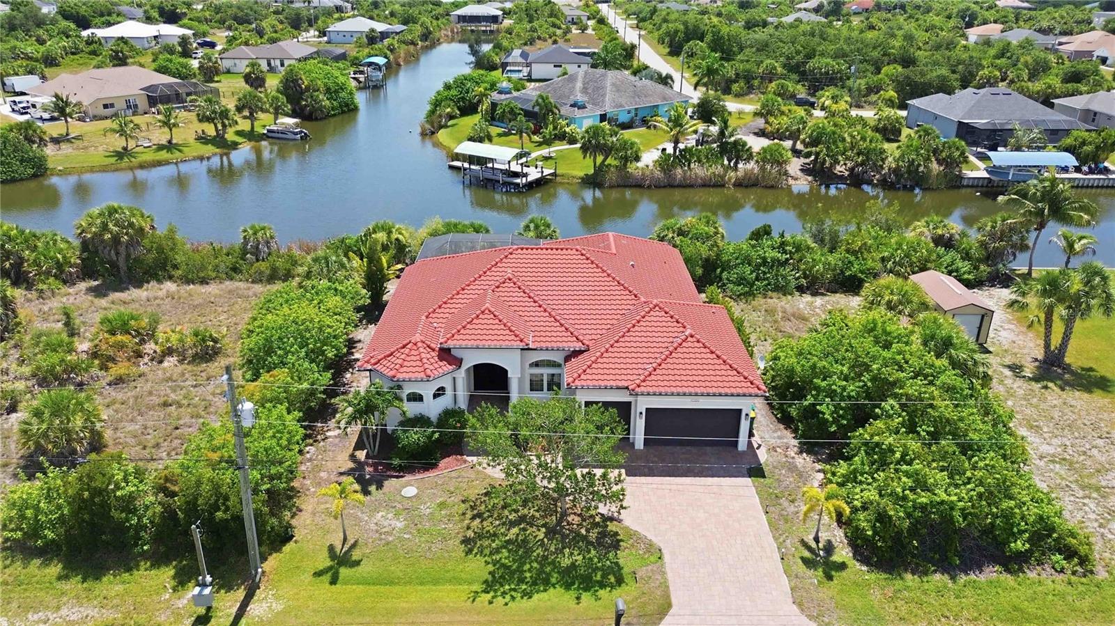 Single Family Residence em PORT CHARLOTTE, FL - Daniel Dourado