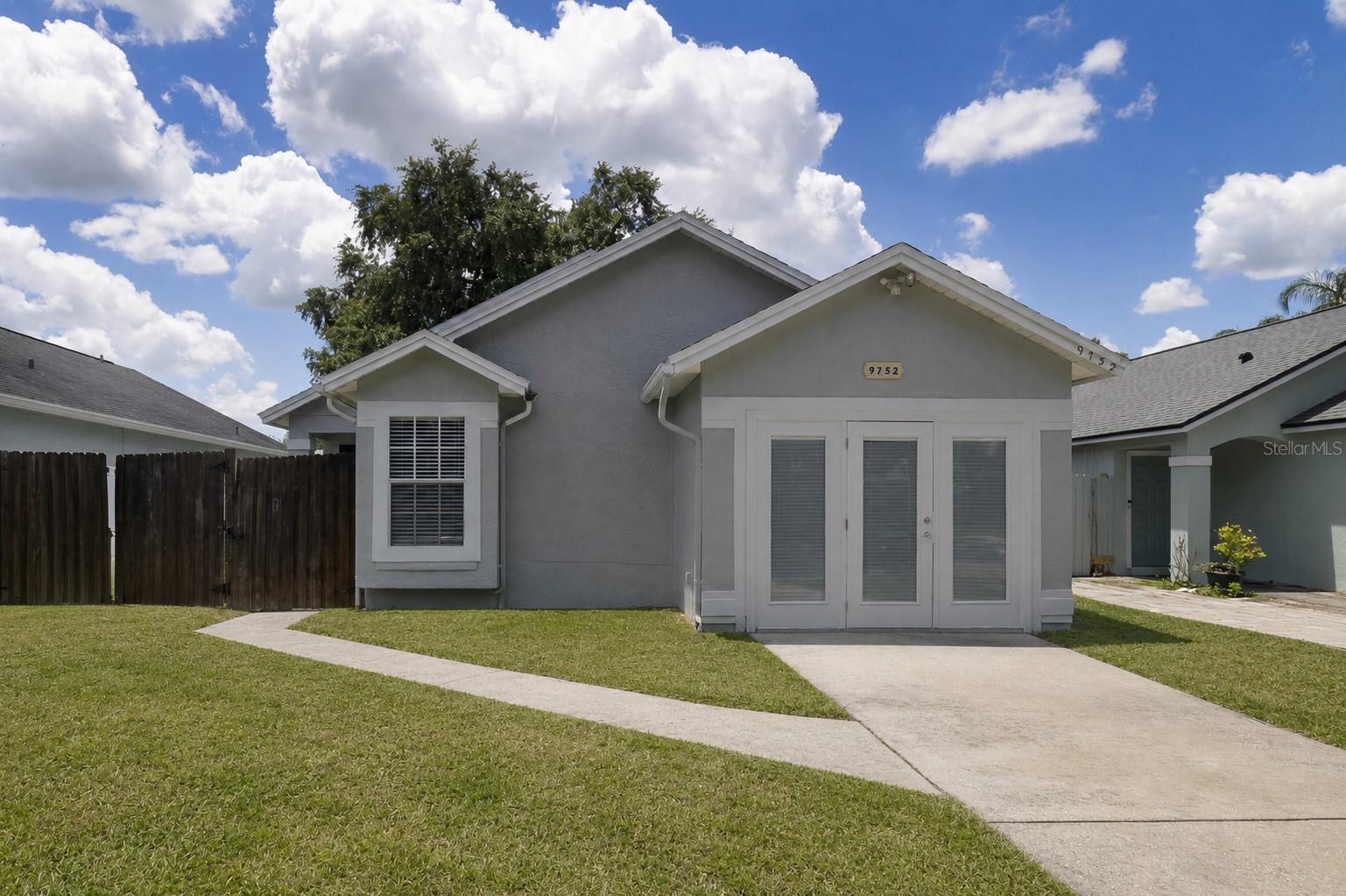 Single Family Residence in ORLANDO, FL - Daniel Dourado