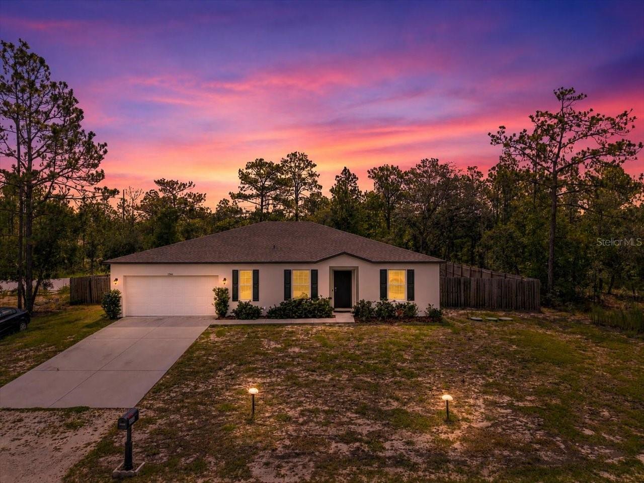 Single Family Residence em WEEKI WACHEE, FL - Daniel Dourado