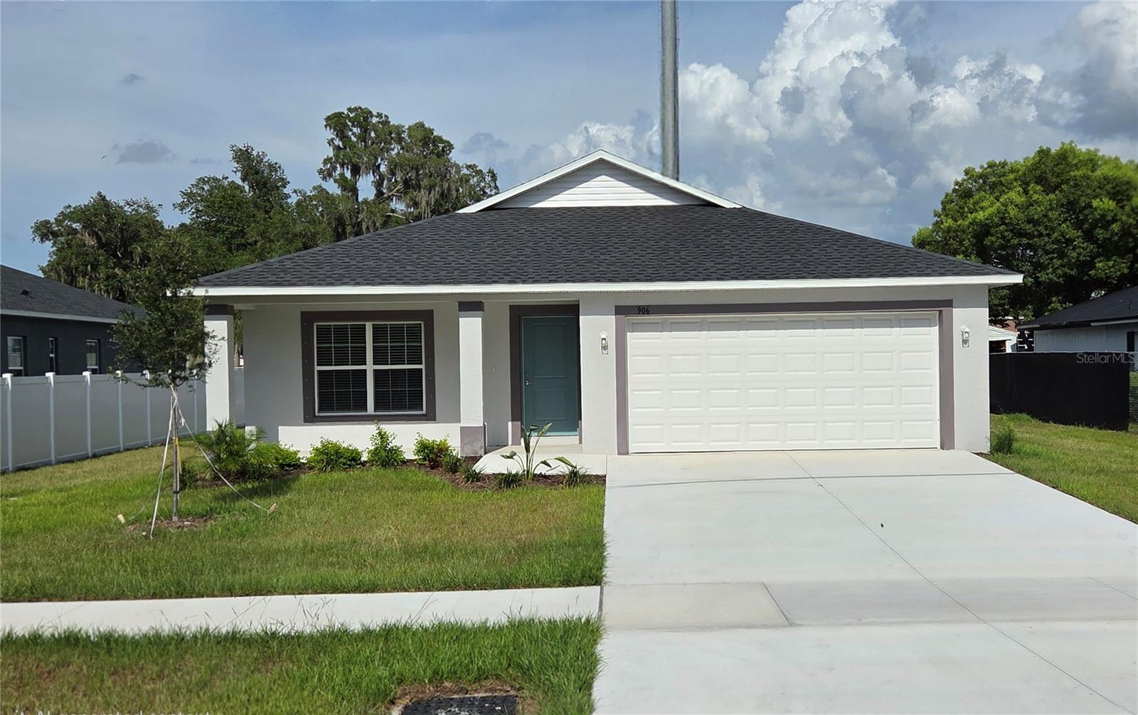 Single Family Residence in WIMAUMA, FL - Daniel Dourado