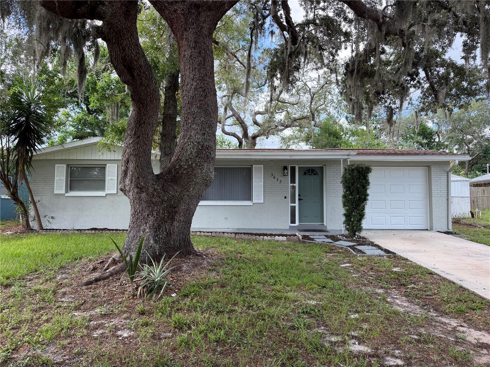 Single Family Residence em HOLIDAY, FL - Daniel Dourado