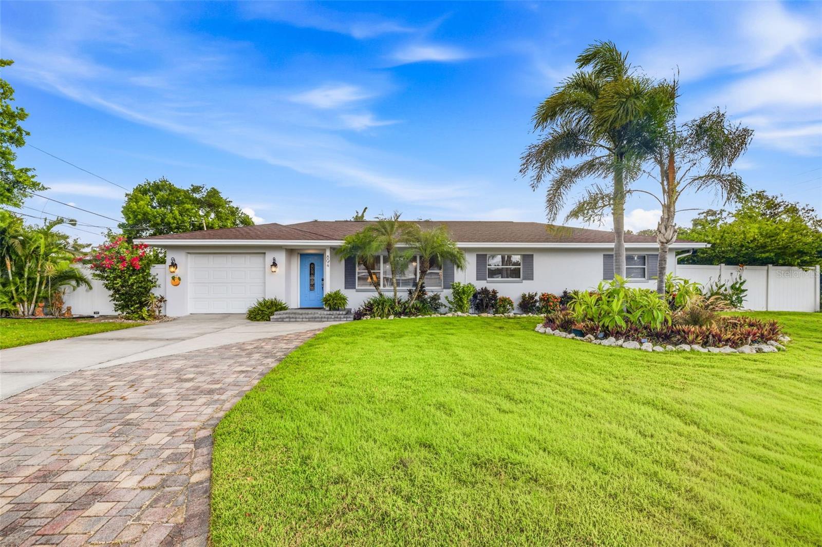Single Family Residence in DUNEDIN, FL - Daniel Dourado