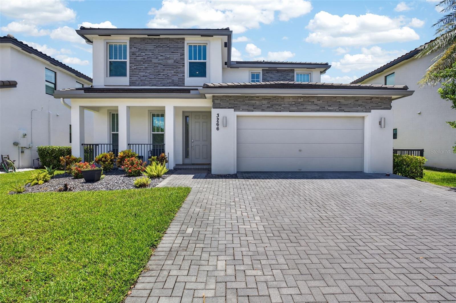 Single Family Residence in ROYAL PALM BEACH, FL - Daniel Dourado
