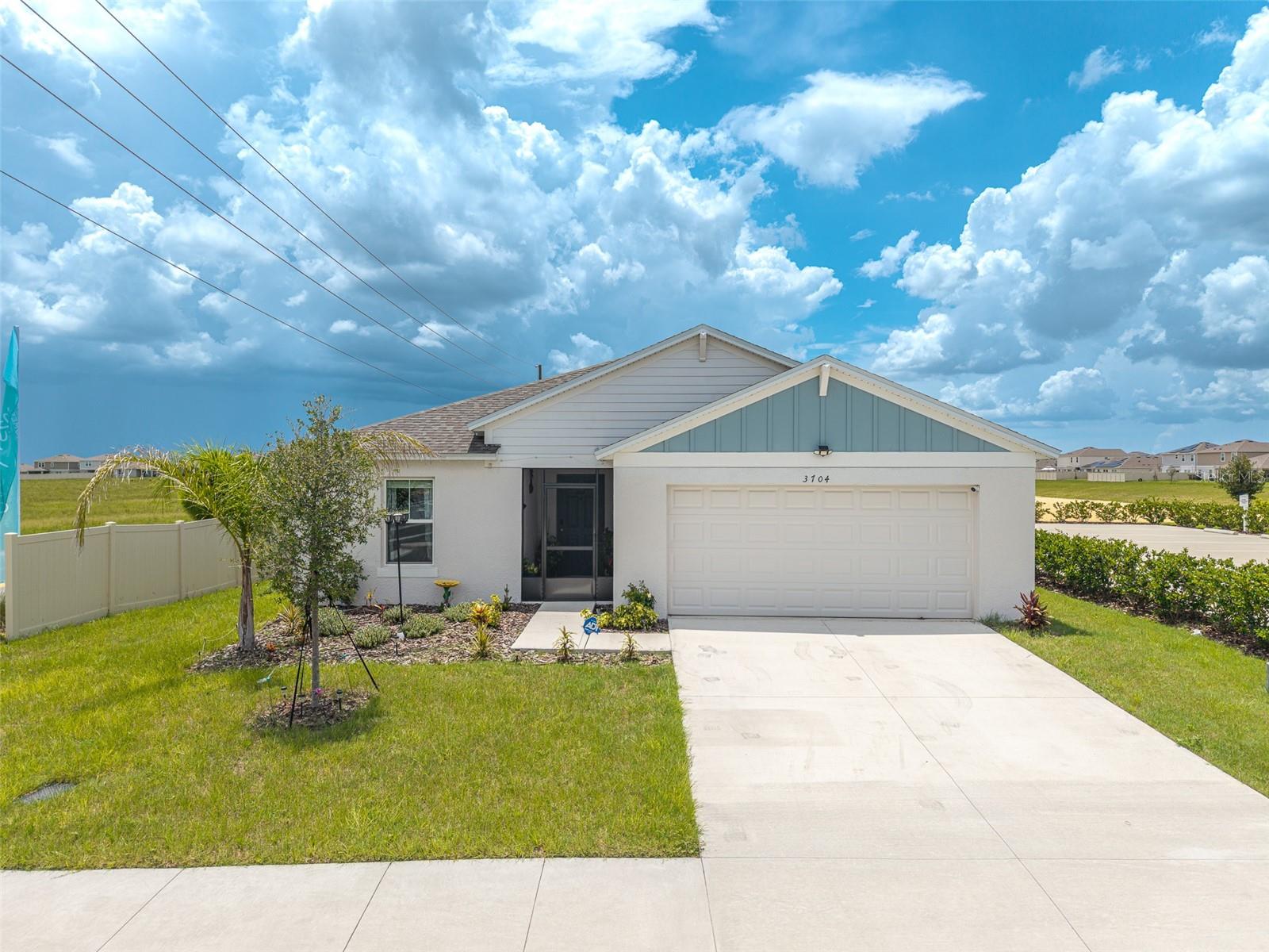 Single Family Residence in HAINES CITY, FL - Daniel Dourado