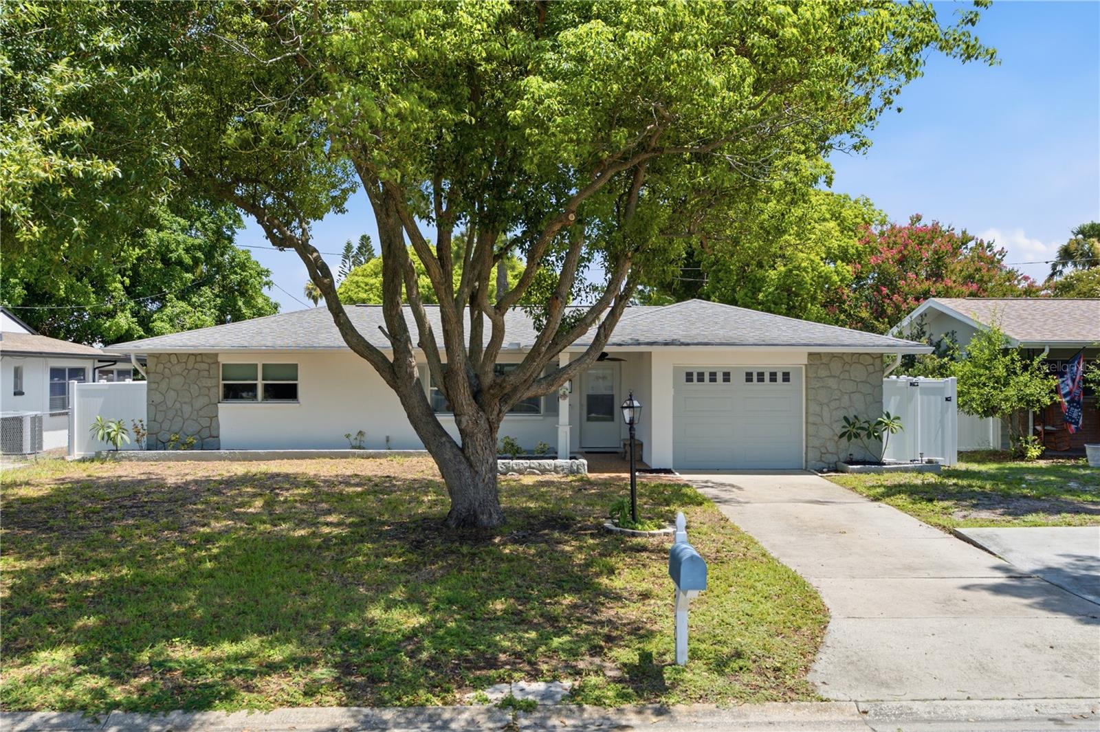 Single Family Residence em CLEARWATER, FL - Daniel Dourado