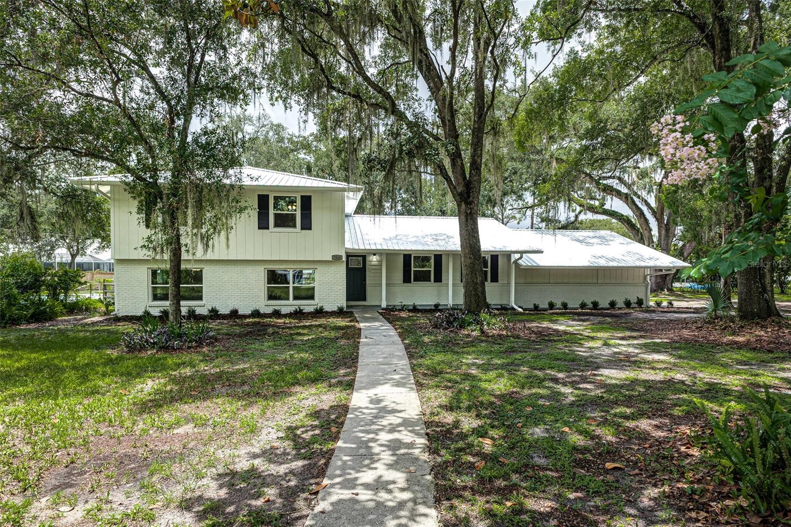 Single Family Residence in LAKELAND, FL - Daniel Dourado