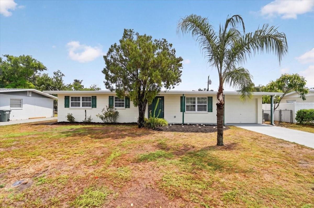 Single Family Residence in BRADENTON, FL - Daniel Dourado