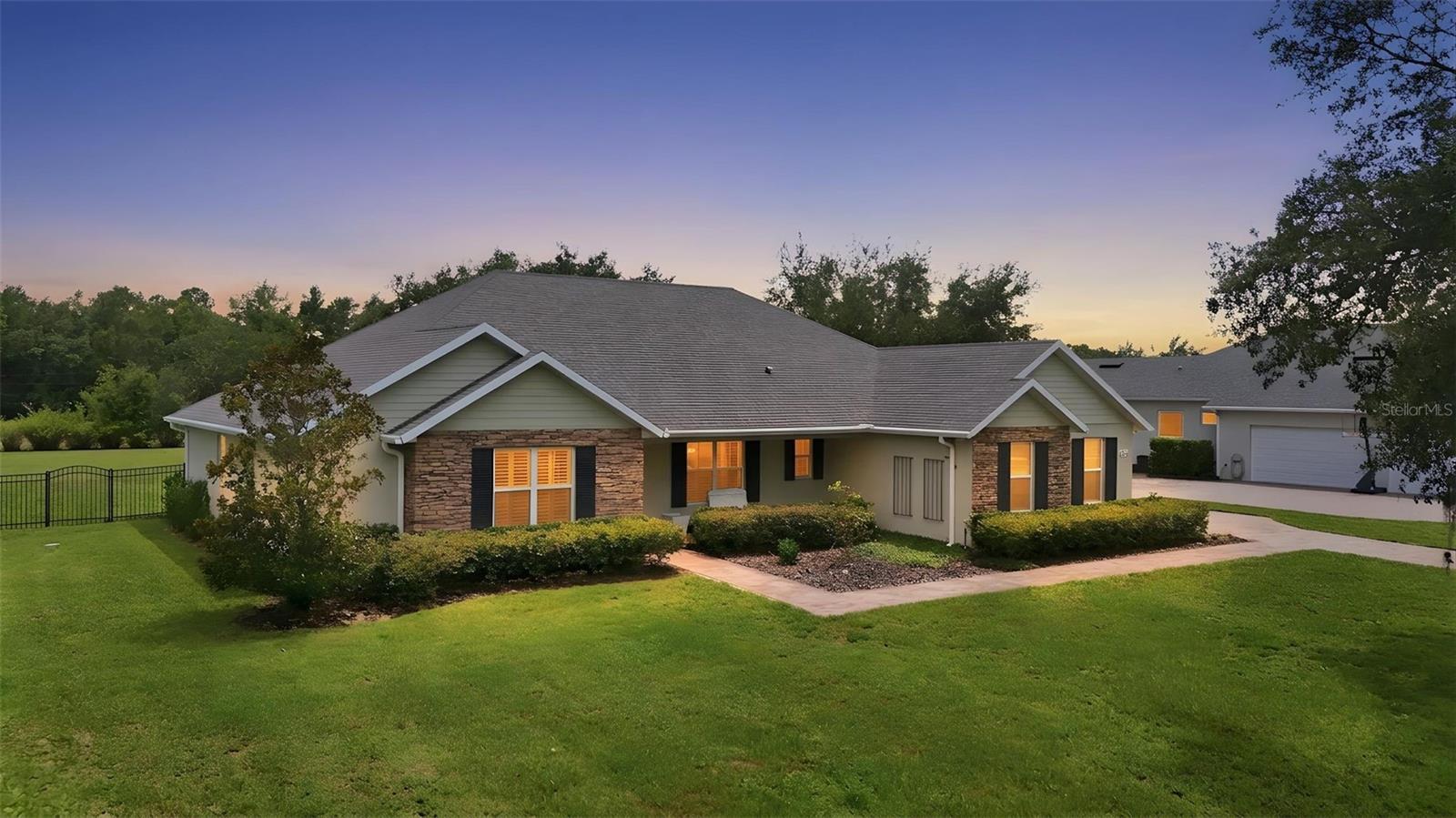 Single Family Residence em MOUNT DORA, FL - Daniel Dourado