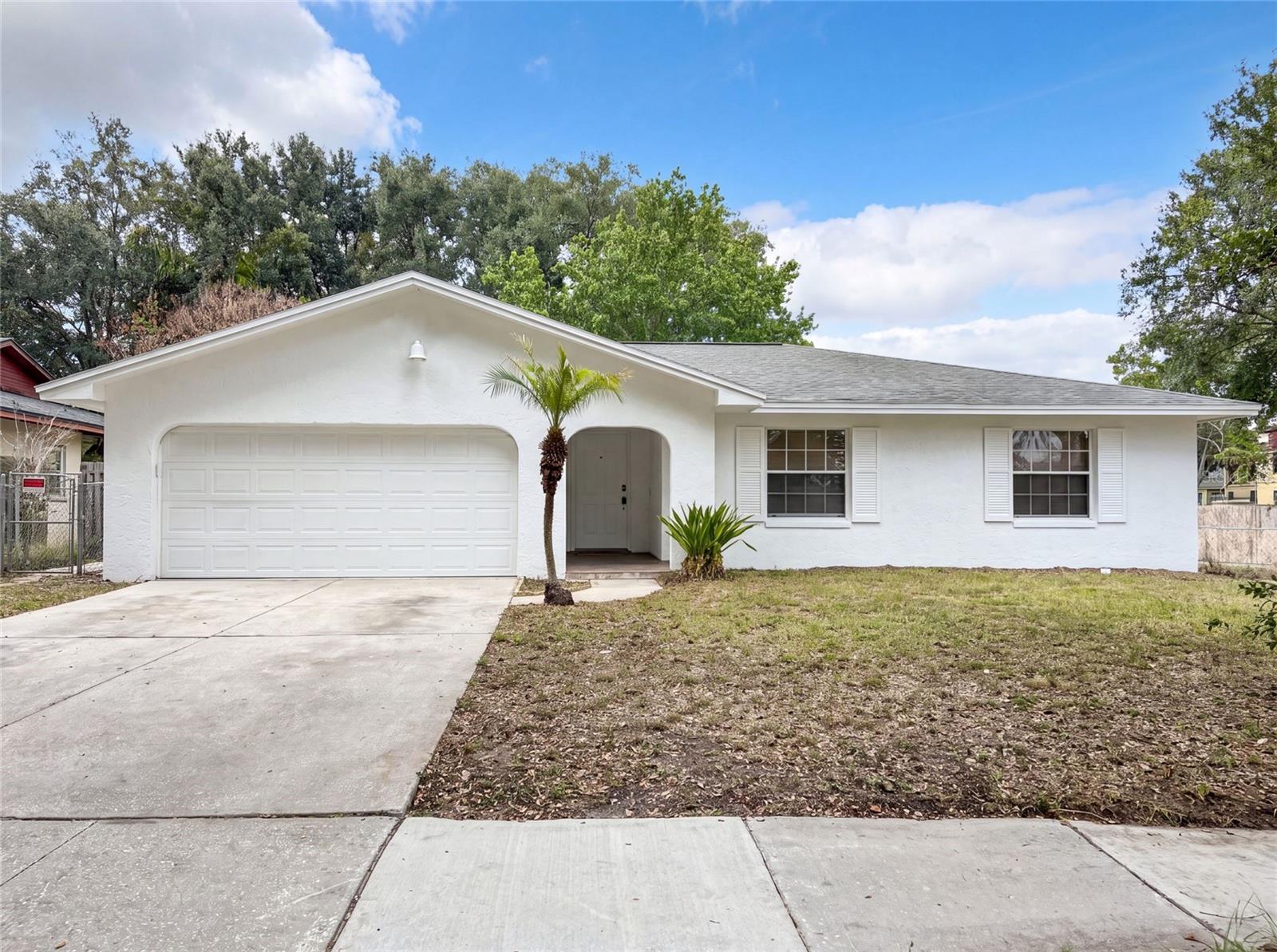 Single Family Residence in ORLANDO, FL - Daniel Dourado