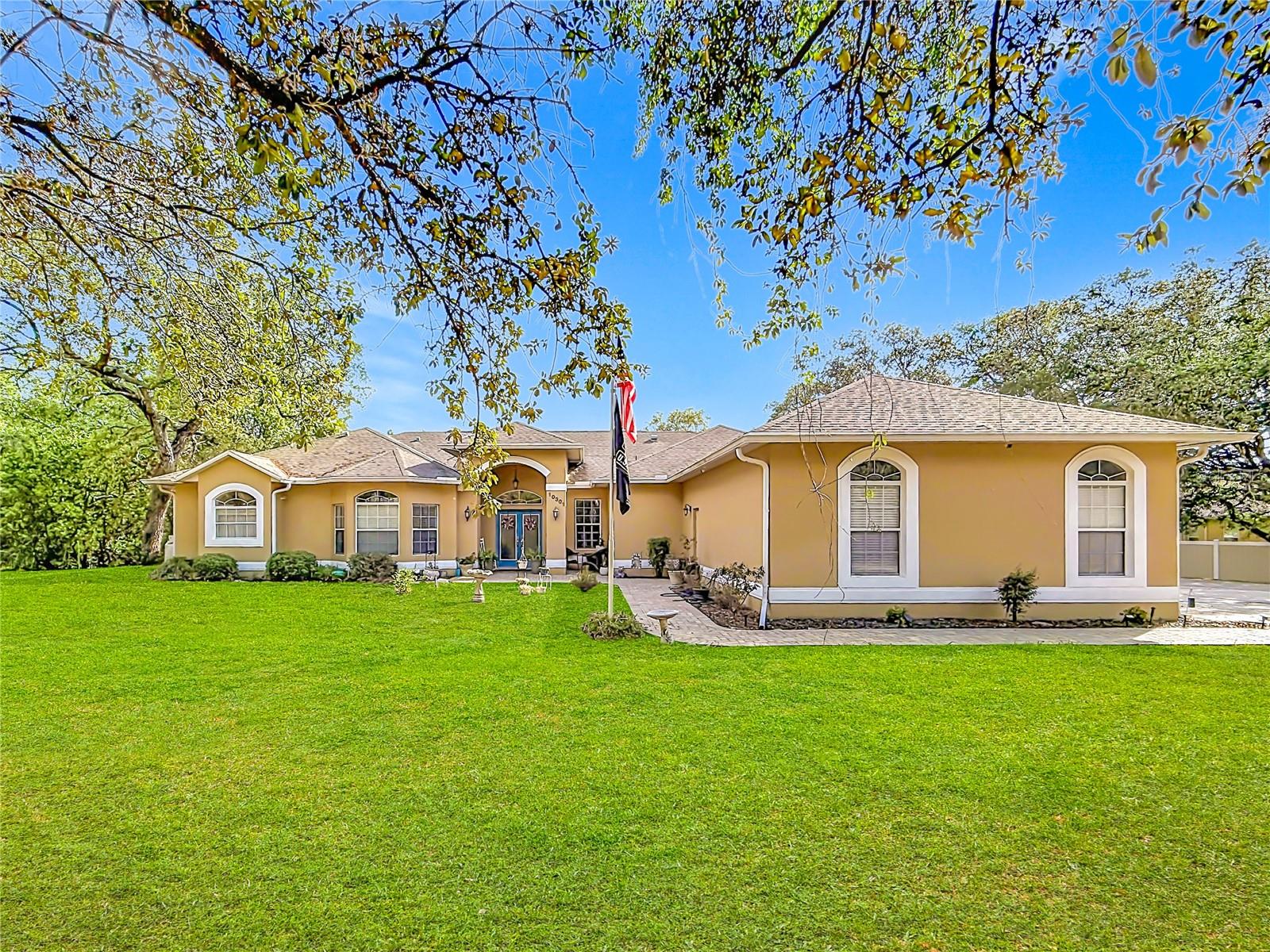 Single Family Residence em WEEKI WACHEE, FL - Daniel Dourado
