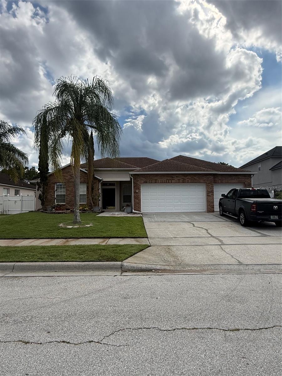 Single Family Residence in ORLANDO, FL - Daniel Dourado
