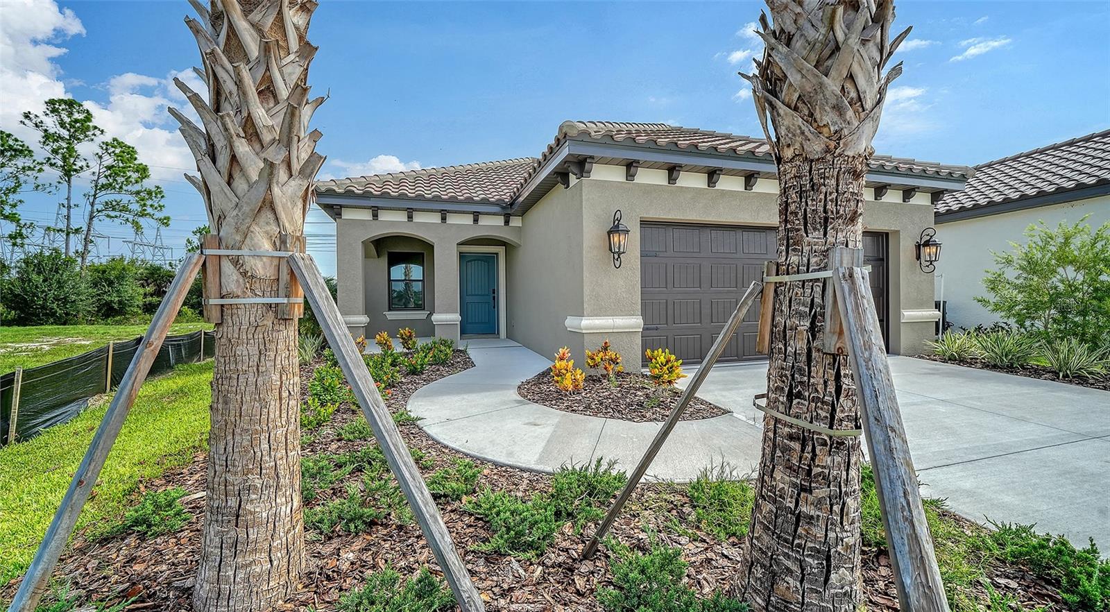 Single Family Residence in NOKOMIS, FL - Daniel Dourado