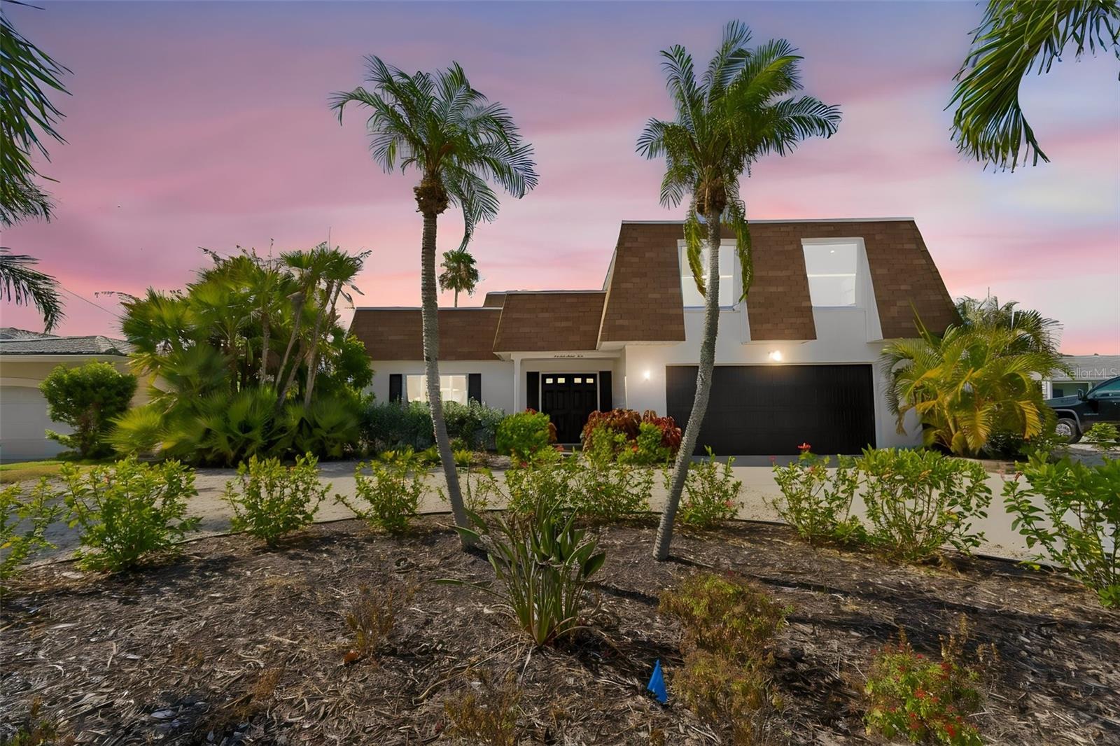 Single Family Residence in TREASURE ISLAND, FL - Daniel Dourado