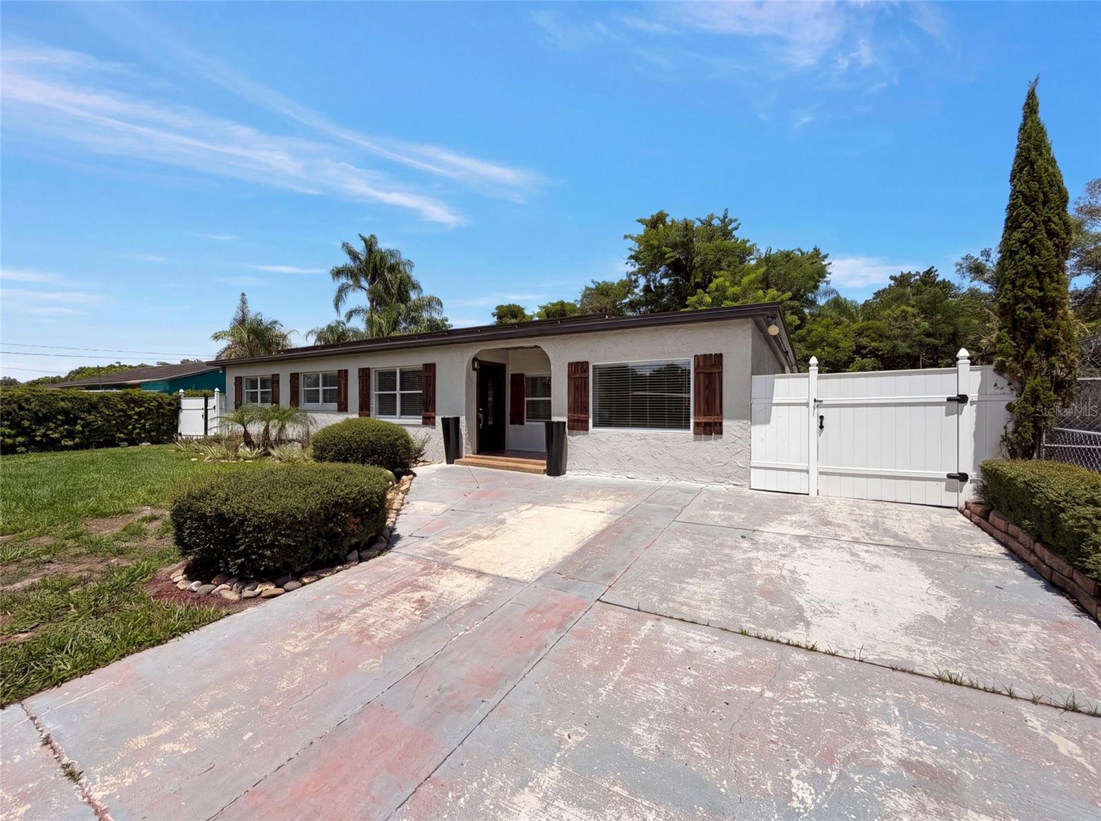 Single Family Residence in ORLANDO, FL - Daniel Dourado