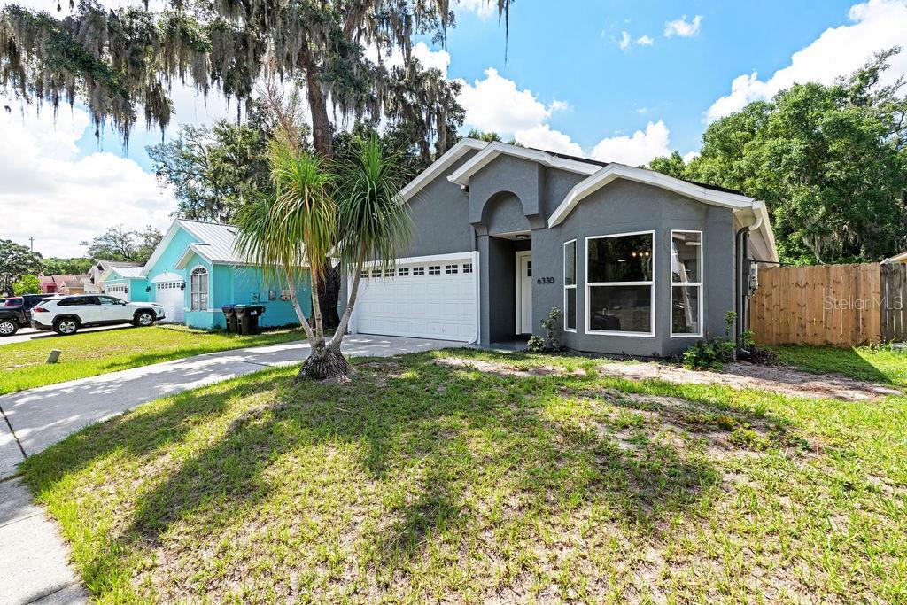 Single Family Residence in ORLANDO, FL - Daniel Dourado