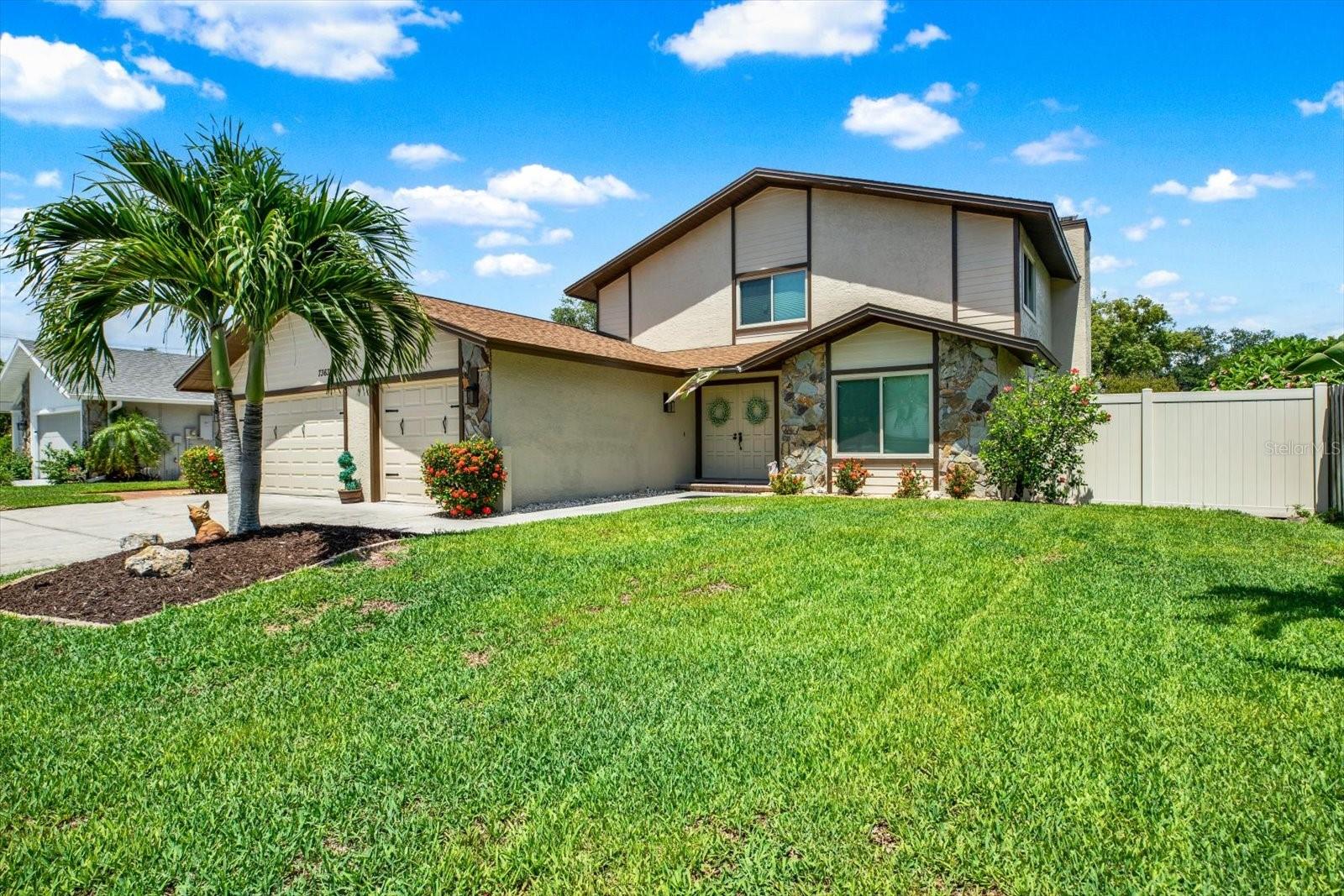 Single Family Residence in SEMINOLE, FL - Daniel Dourado