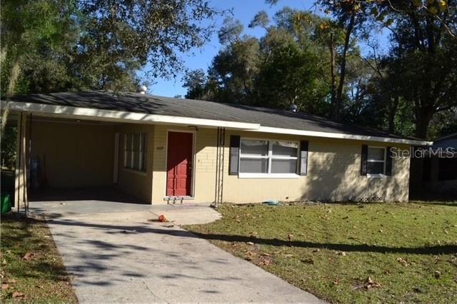 Single Family Residence em DELAND, FL - Daniel Dourado