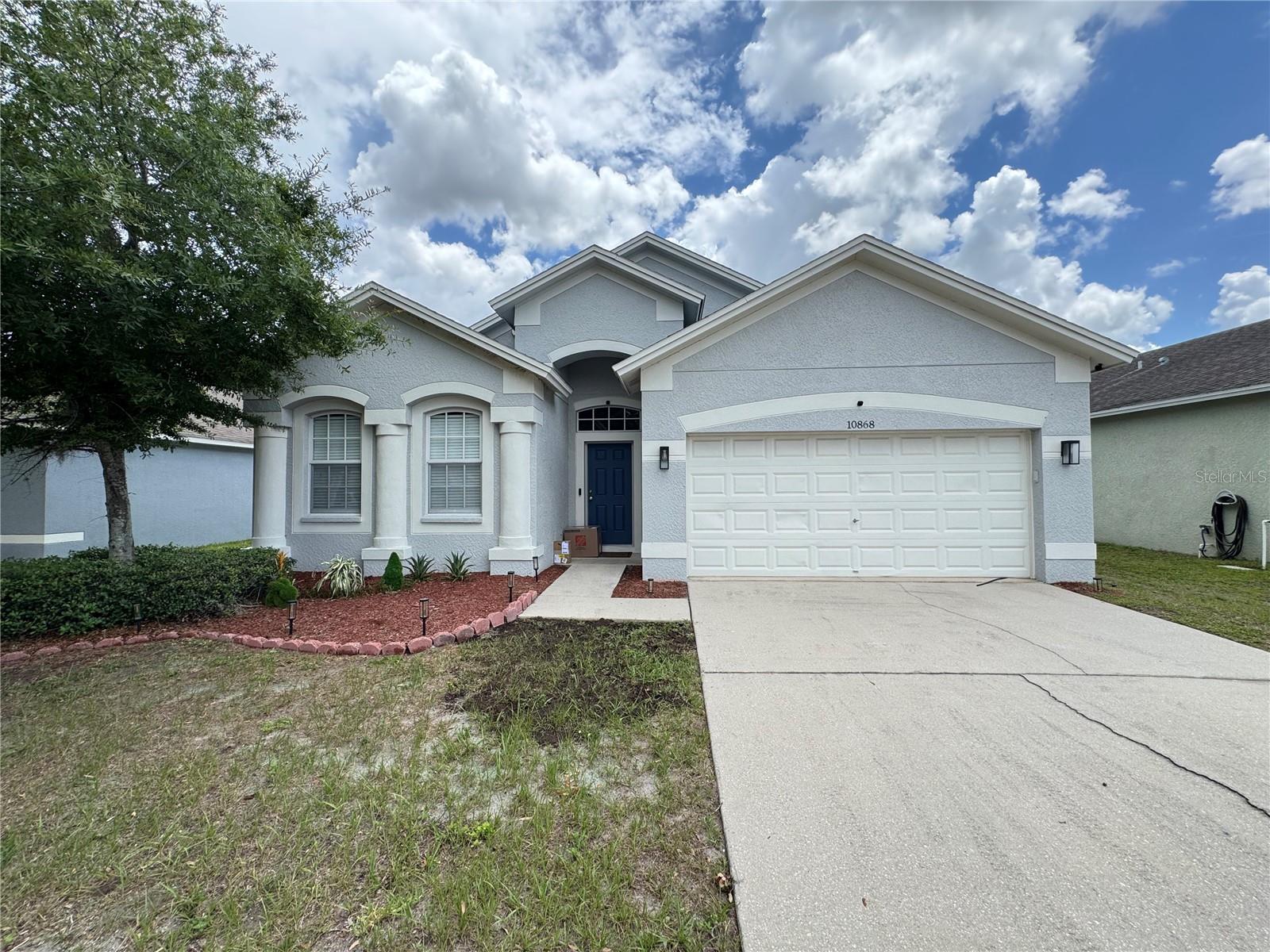 Single Family Residence in WIMAUMA, FL - Daniel Dourado