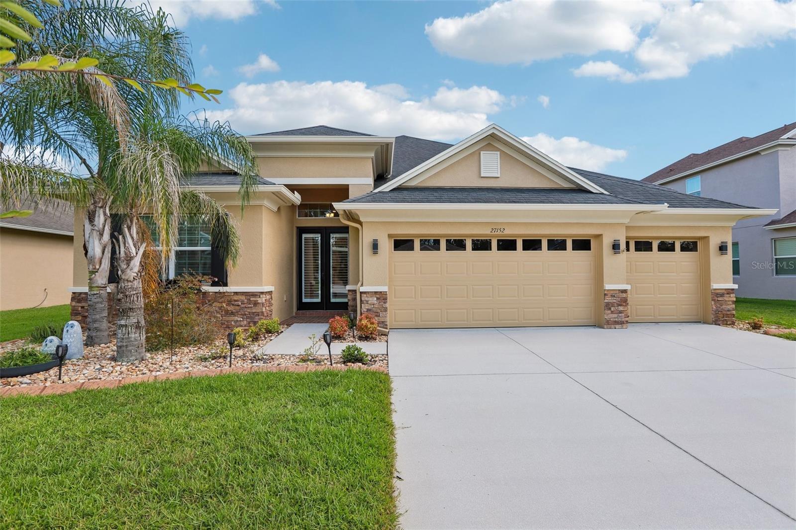 Single Family Residence in WESLEY CHAPEL, FL - Daniel Dourado