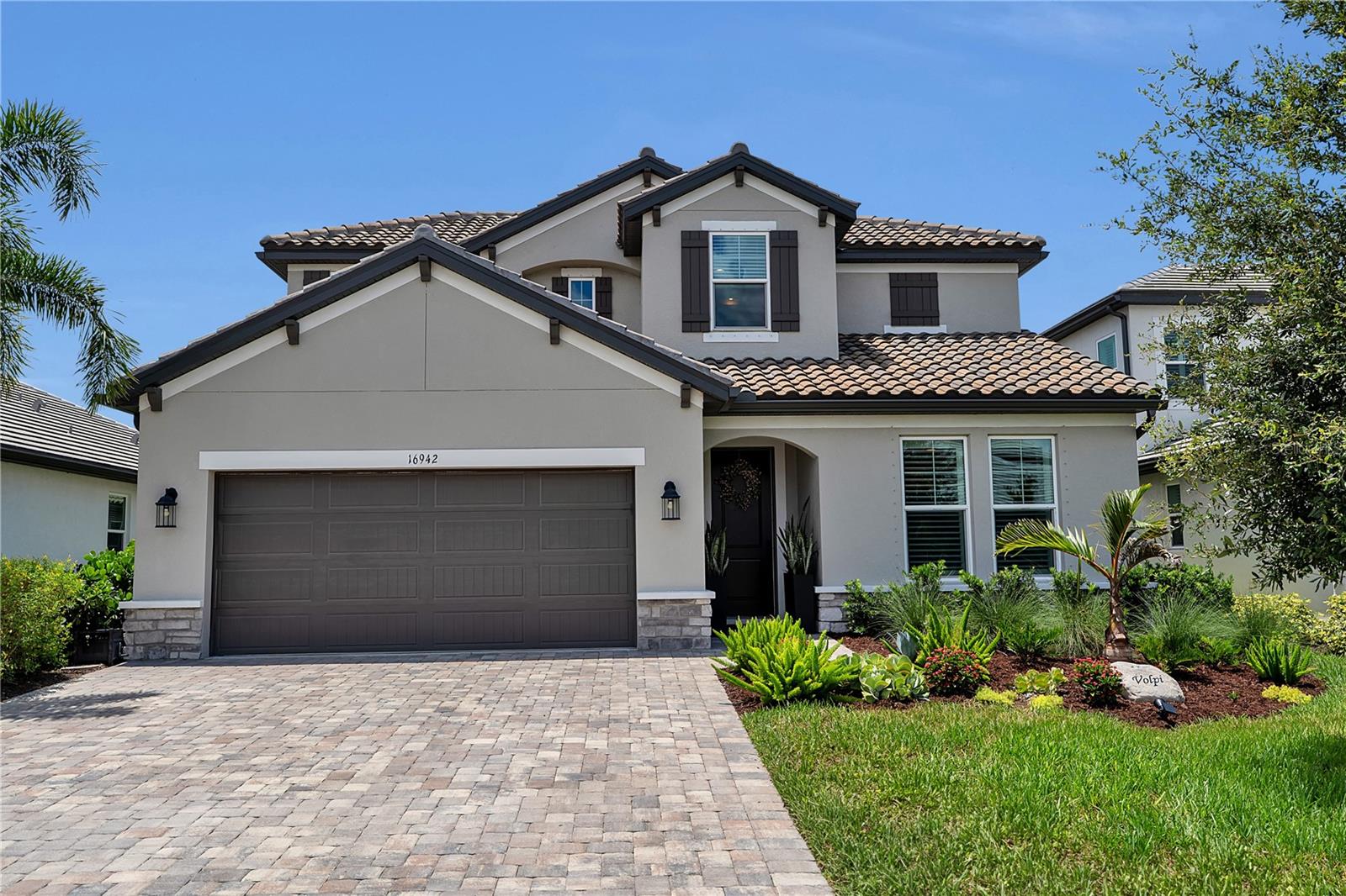 Single Family Residence in BRADENTON, FL - Daniel Dourado