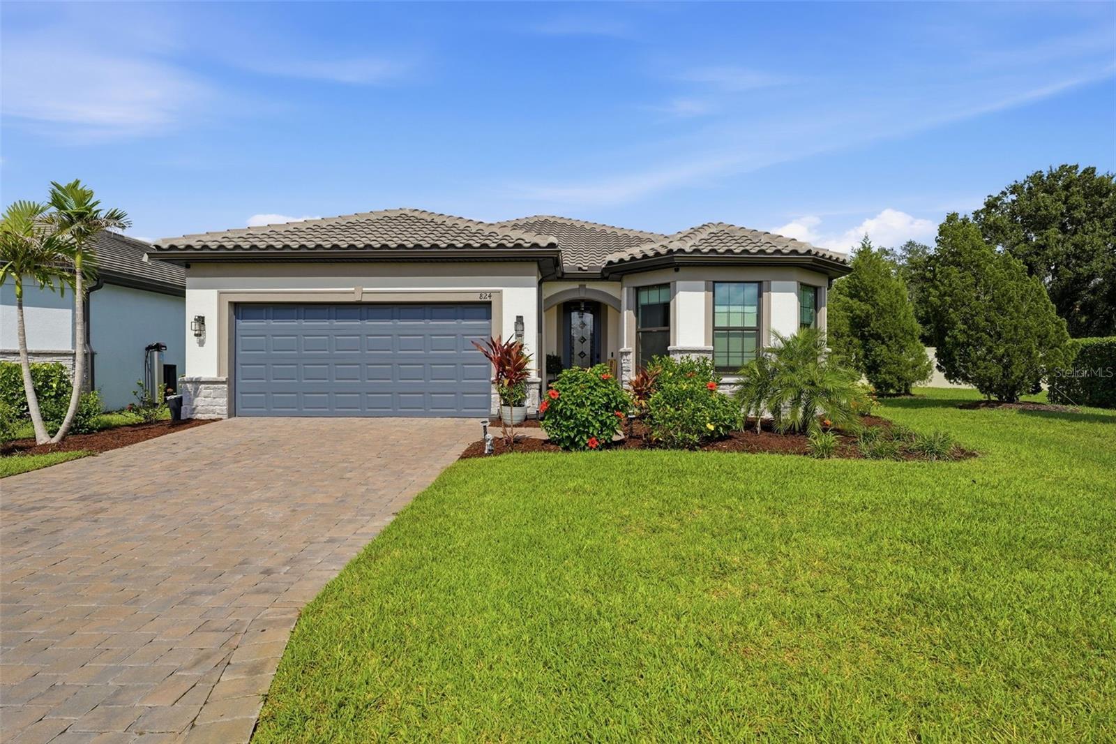 Single Family Residence in BRADENTON, FL - Daniel Dourado