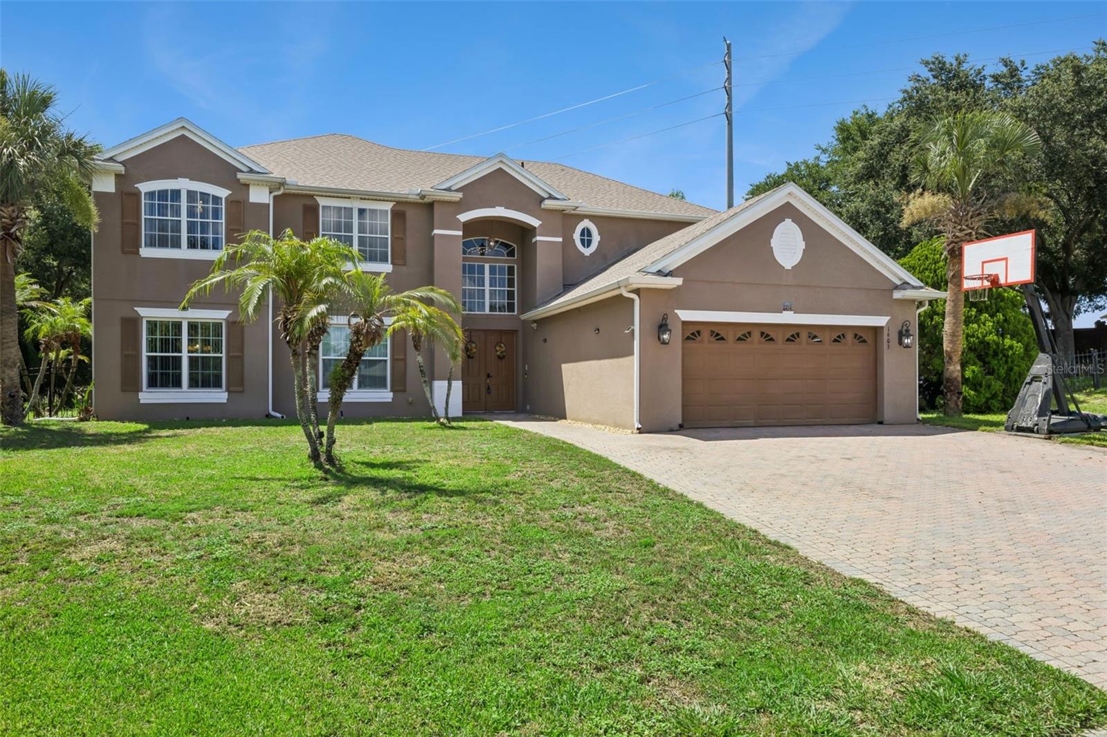 Single Family Residence in OAKLAND, FL - Daniel Dourado