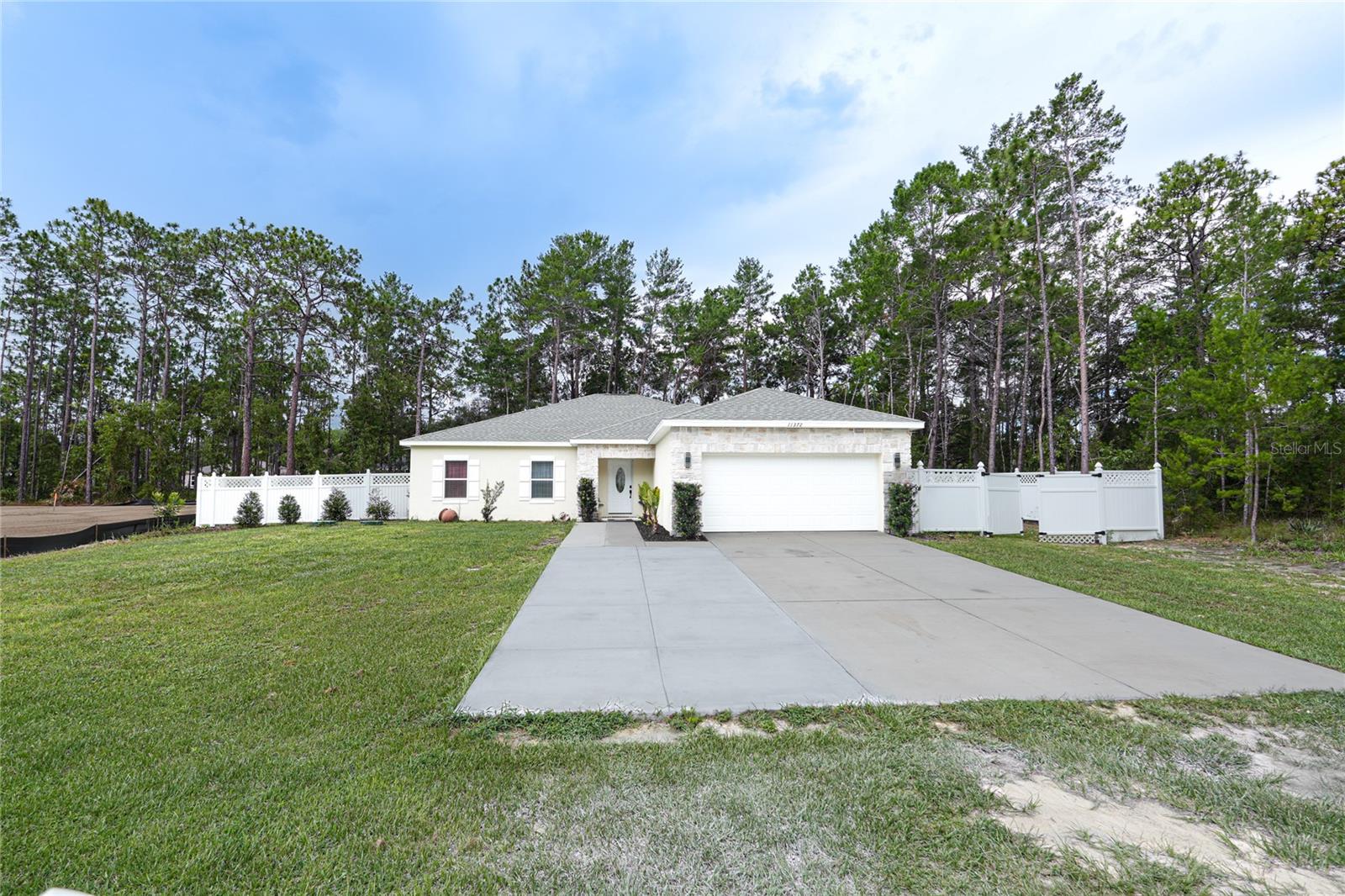 Single Family Residence em WEEKI WACHEE, FL - Daniel Dourado