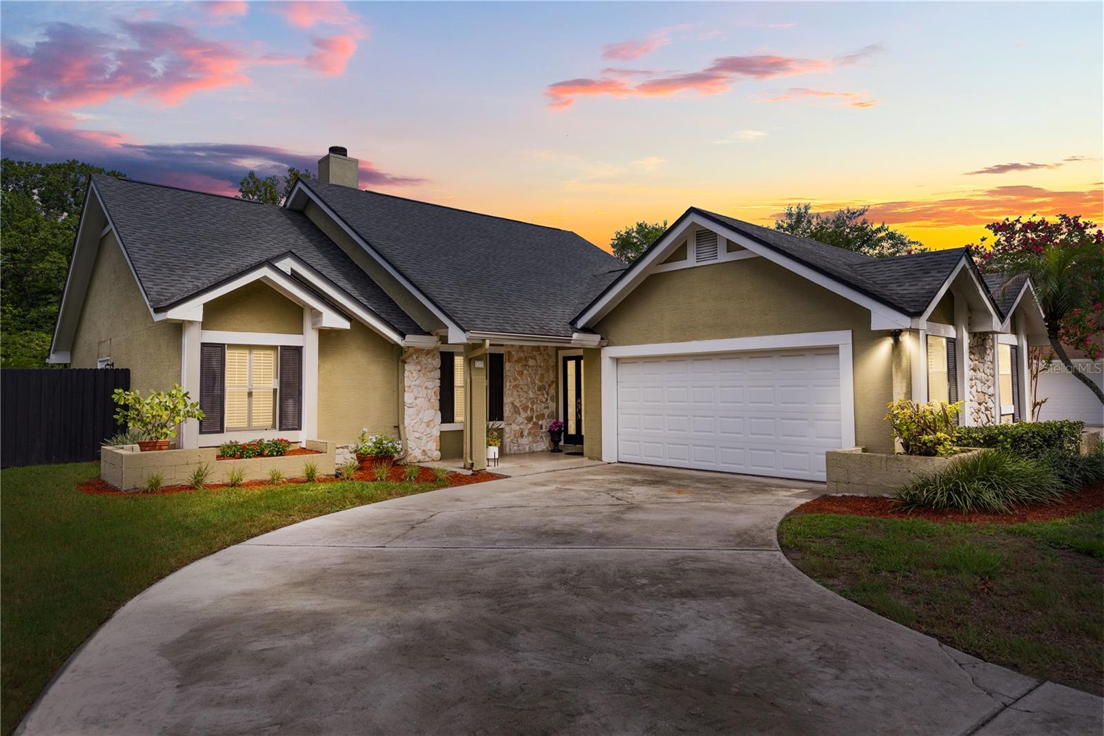 Single Family Residence in ORLANDO, FL - Daniel Dourado
