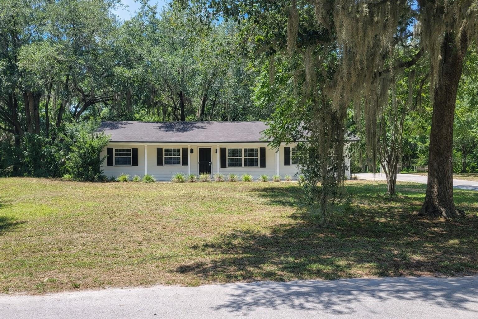 Single Family Residence in OVIEDO, FL - Daniel Dourado