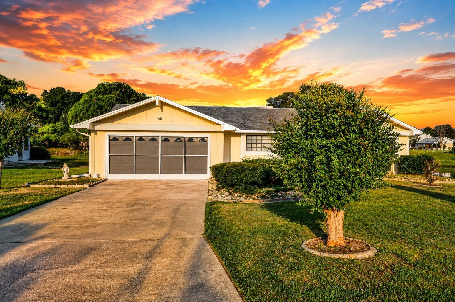 Single Family Residence em WEEKI WACHEE, FL - Daniel Dourado