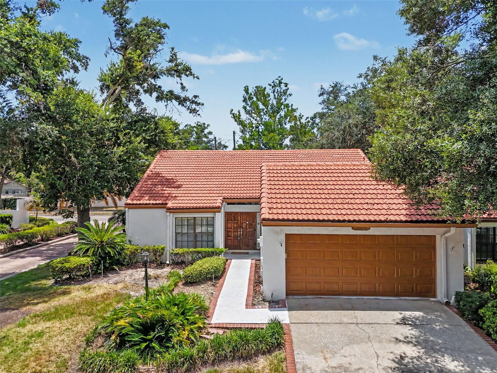 Single Family Residence em TEMPLE TERRACE, FL - Daniel Dourado